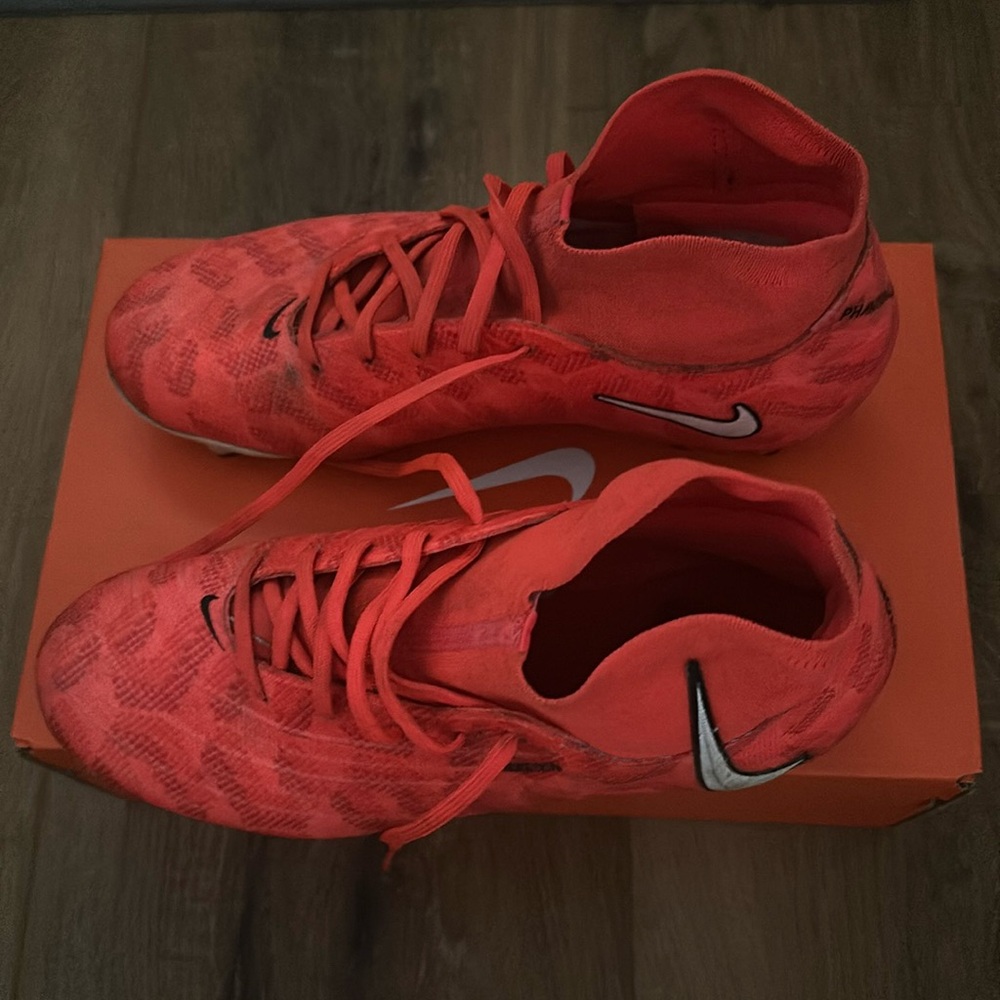 Nike Skin , phantom Luna soccer cleats